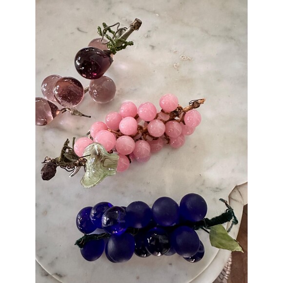 Vintage glass, possibly Murano, grapes 3 clusters: cobalt blue, pink, pink - Picture 4 of 4